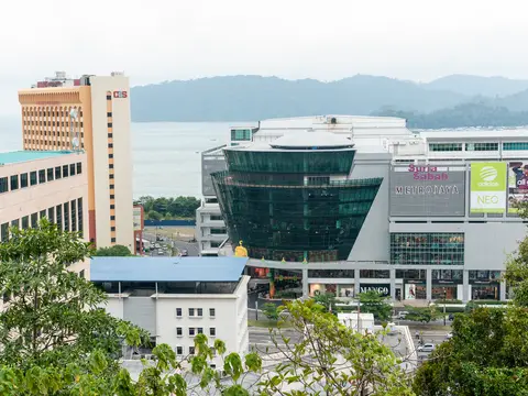Suria Sabah shopping mall with the sea and the islands behind it